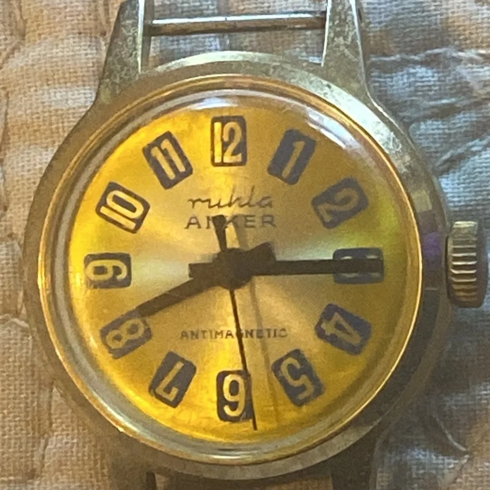 RUHLA ELECTRONICALLY-TIMED AUTOMATIC ANTI-MAGNETIC DATE WATCH